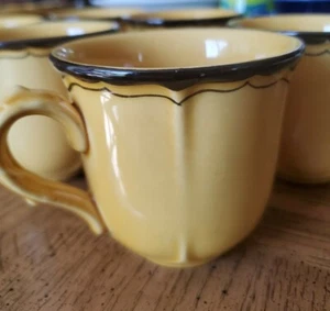 Vgt La Mancha Gold 6 cups,8 saucers & Gravy Boat Metlox Poppytrail Mustard 6” - Picture 1 of 10
