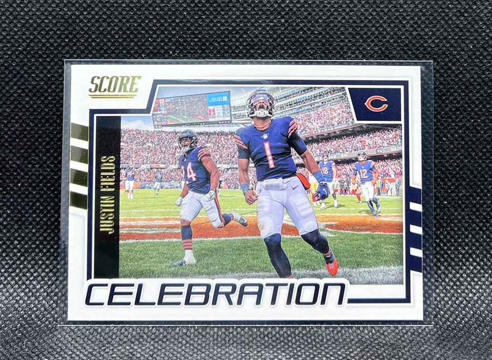 Justin Fields #C-JF "Celebration" Gold Foil 2022 Panini Score Football CHI Bears - Image 1 of 2