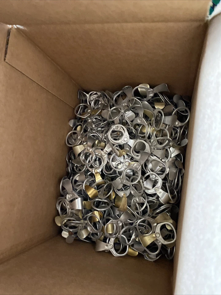 Lote de 100 anillos de lengüeta de los años 60 y 70 latas de refresco de cerveza para artesanías Foto 1 de 1