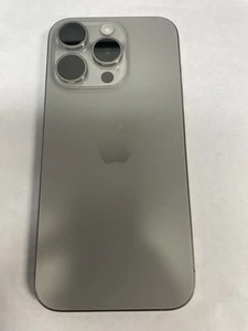 Ricambio custodia posteriore iPhone 15 Pro con piccole parti OEM - naturale - grado A - Foto 1 di 6