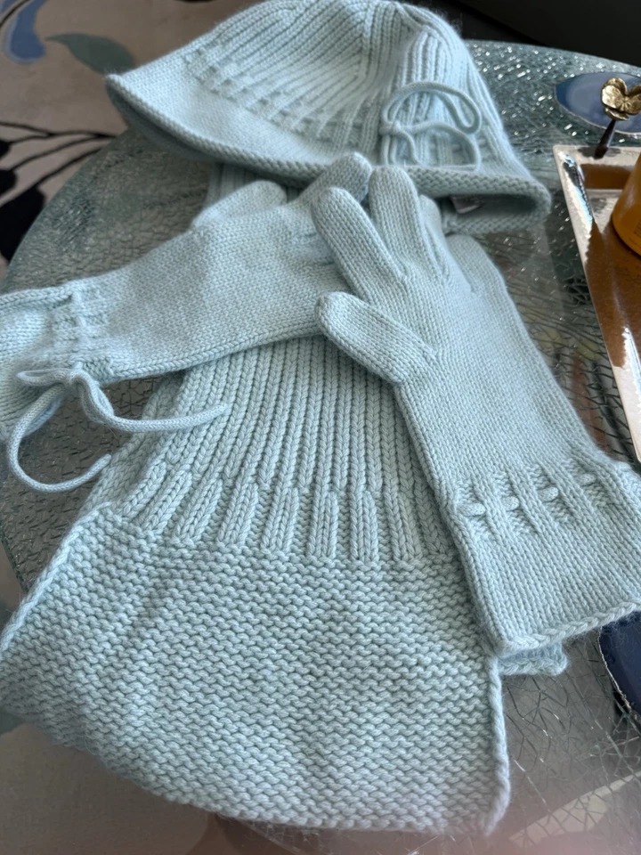 Ann Taylor Mujer Cálido Sombrero con Bufanda y Guantes OS Foto 1 de 4