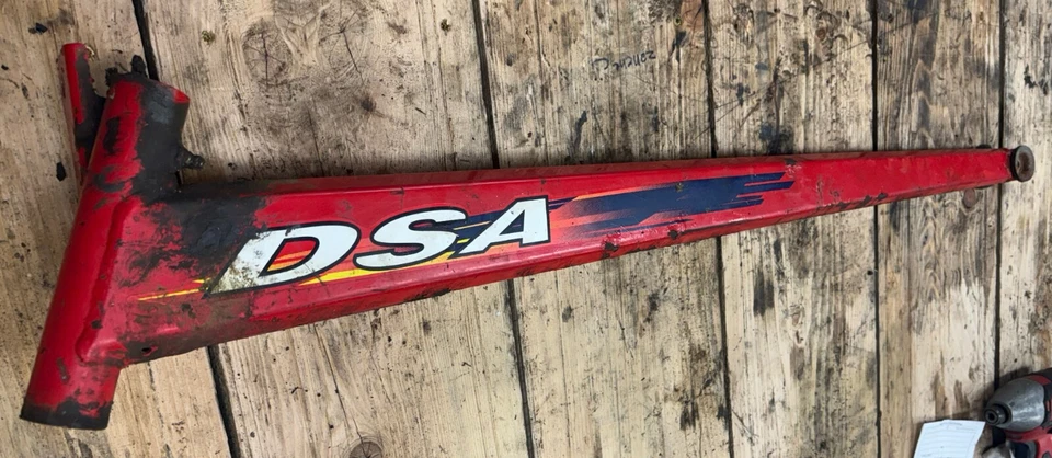 Brazo trasero izquierdo Ski-Doo Formula 500 1998 506134810 RW7381 Foto 1 de 4