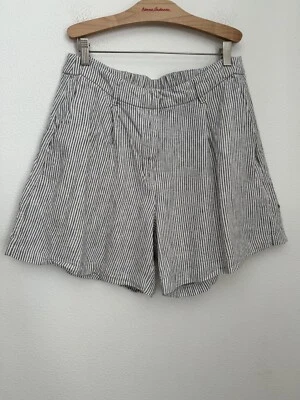 Old Navy Womens Shorts Large Black White Stripe Linen Blend Pockets Pleated EUC - Image 1 of 4