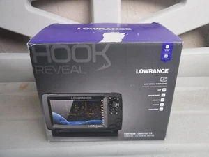 Buscadores de peces Lowrance Hook Reveal de 7 pulgadas con transductor, además de preloada opcional - Imagen 1 de 8