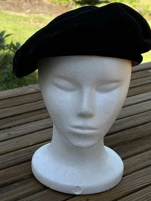 Chapéu boina vintage de veludo preto - Chumley Charles F. Berg Portland, Oregon - Imagem 1 de 4