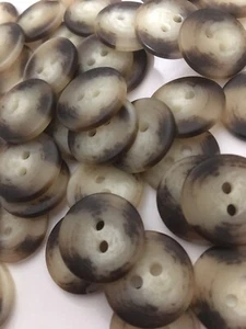 28L / 18mm Horn Effect Buttons Smartie Shaped Pack Of 10 Beige Brown - Picture 1 of 3