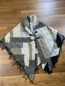 Poncho Top SGG Trading Co Color Neutro Bloque Palanca Talla Única - Imagen 1 de 7