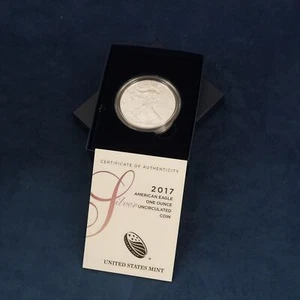 2017-W US Mint American Silver Eagle 0.999 Fine 1oz Uncirculated - Free Ship USA - Picture 1 of 6