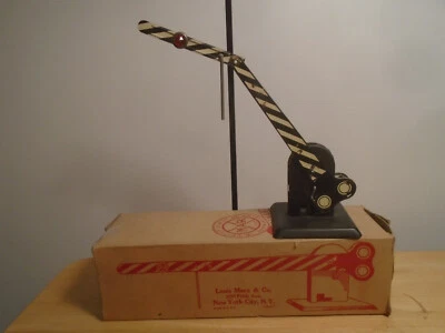 MARX #317 O GAUGE OPERATING CROSSING GATE EXCELLENT CONDITION IN BOX - Image 1 of 3