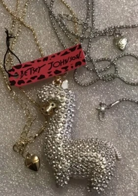 BETSEY JOHNSON NECKLACE WHITE CLEAR CRYSTAL LLAMA GOLD Or SILVER CHAIN 3D - Image 1 of 3