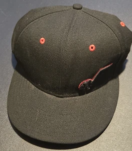 New Era 59FIFTY Utah Jazz NBA Sombrero Ajustado 7 1/8 Negro/Rojo - En muy buen estado - Imagen 1 de 4