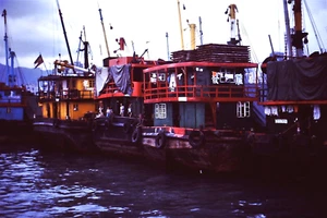 Vintage Kodachrome Slide, Lots of House Boats Sitting in HONG KONG 1977 - #5498 - Picture 1 of 1