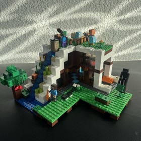 Lego 21134 Minecraft: The Waterfall Base (missing 2 pieces)