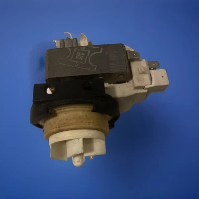 POMPE DE VIDANGE BE20B2-065 LAVE VAISSELLE MIELE G570/80/90 - Photo 1/3