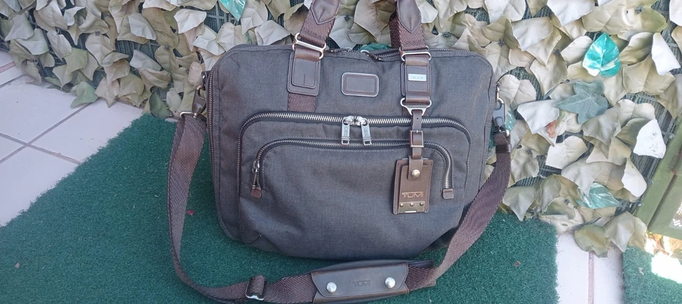 Maletín delgado TUMI Alpha Bravo YUMA tamaño portátil cuero nailon Foto 1 de 4