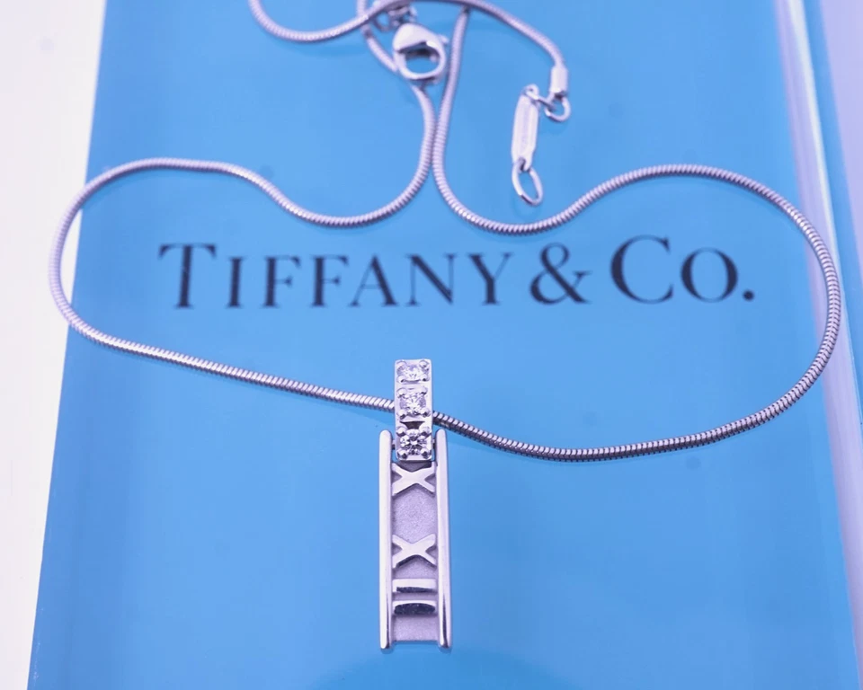 Tiffany & Co 18k White Gold Atlas Three Diamond Snake Chain Pendant Necklace Foto 1 de 1