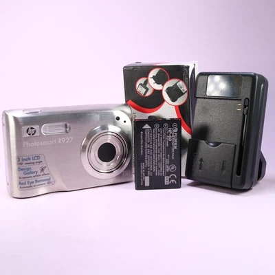 HP Digital Camera Photosmart R927 8.2MP Silver Tested With Battery and Charger - Image 1 of 4