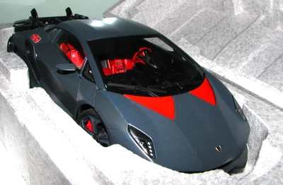 1/18 AUTOART LAMBORGHINI SESTO ELEMENTO GRIS FIBRA DE CARBONO #74671 Foto 1 de 4