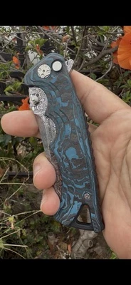 Cuchillo Tighe Fighter Damasteel Carpeta de Carbono Graso Personalizado Bloqueo de Botón Manual Foto 1 de 4