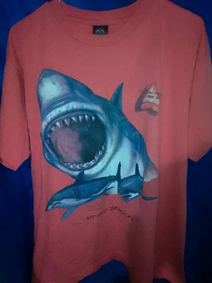 Camiseta vintage con estampado de gran tiburón blanco... Foto 1 de 4