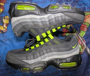 Nike Air Max 95 GS Black Volt Dark Grey Size 6Y || Womens 7.5 FV7016-001 NWOB - Picture 1 of 11