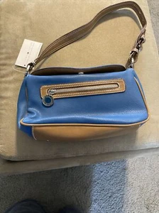 tommy hilfiger handbag - Picture 1 of 9
