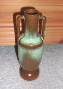 VINTAGE FRANKOMA 6.5" PRAIRIE GREEN VASE ESTATE 2 HANDLE URN SAPULPA CLAY 50s60s - Picture 1 of 5