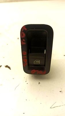 RICAMBI USATI, PULSANTE ALZACRISTALLI POSTERIORE DESTRA VOLKSWAGEN POLO - Immagine 1 di 2