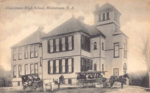c.1910 Pferdegezogene Schulbusse an der High School Blairstown NJ Postkarte - Bild 1 von 2
