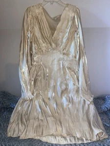 Vestido Umgee Champagne Brillante Sedoso Metálico con Mangas Largas Pequeño Defecto en Fotos - Imagen 1 de 10