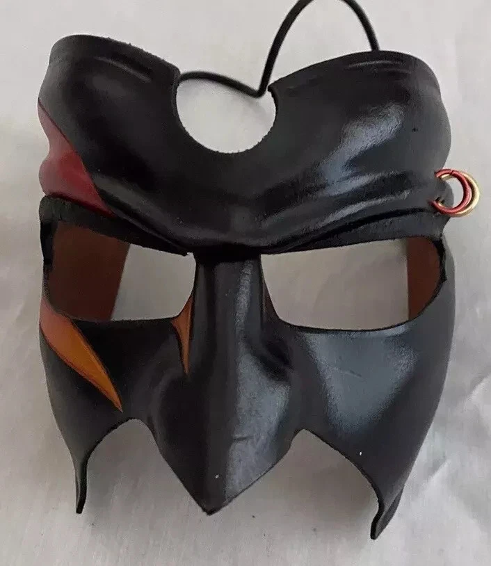 Máscara bufón de cuero firmada por Matthew Monsour Mascarada Mardi Gras Flames 2004 Foto 1 de 4