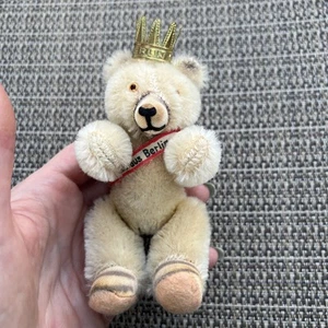 Vintage Miniatur Berlin 1. Teddybär, Körper mit Gelenkgliedern Krone Schärpe - Bild 1 von 12