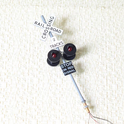 2 x O scale railroad crossing signals 4 heads + 1 circuit board flasher #2GR4 - Image 1 of 4