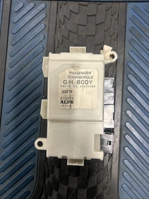 Passenger Right Front Door Window Module 25654366 Fits 2001 Oldsmobile Aurora - Image 1 of 4