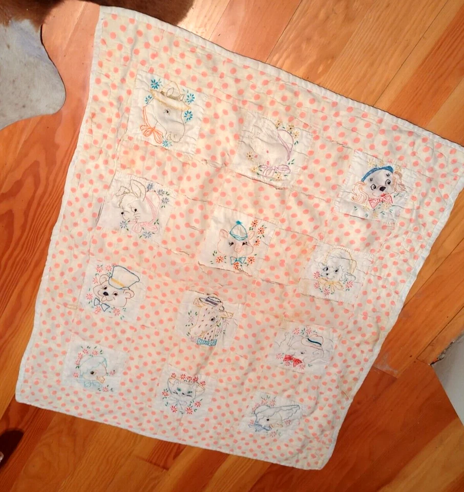 Edredón de cuna de bebé bordado a mano acolchado a mano 38x47 1950 de colección Foto 1 de 4