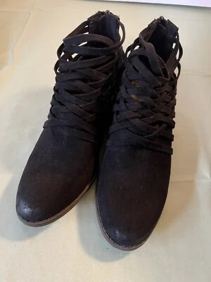 Buen Usado Gamuza Negro Talla 8, Botines, FERGALICIOUS Foto 1 de 4