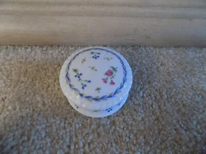 LIMOGES FRANCE SMALL FLORAL TRINKET BOX - Picture 1 of 4