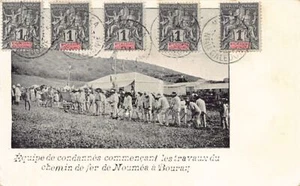 Nouvelle Calédonie - Equipe de condamnés commençant les travaux du chemin de fer - Picture 1 of 2