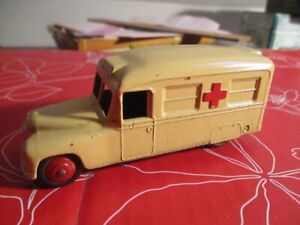 Ambulance Daimler - Dinky Toys
