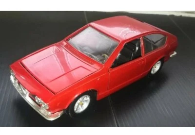 Modellino Alfetta GT Burago 1/24 LEGGI DESCRIZIONE - Immagine 1 di 4