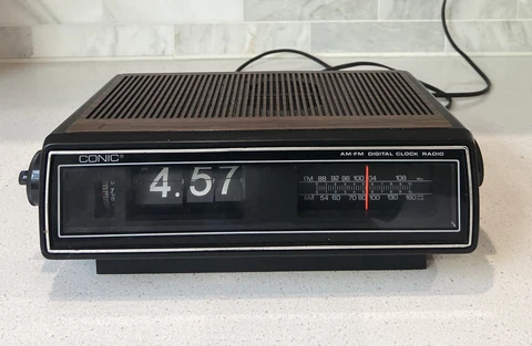 Vintage Conic U125 Flip Display Alarm Clock with AM/FM Radio, Clean and Working Cover