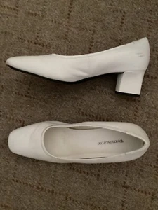Women White Med Heels size 8 - Picture 1 of 1