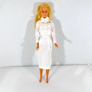 Barbie vintage 1966 (sia testa che corpo) Mattel infermiera registrata - Made in Korea - Foto 1 di 23