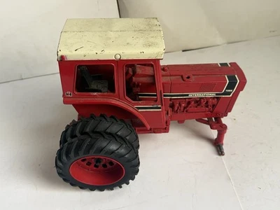 Trator duplo ERTL 1/16 International 1566 - Imagem 1 de 4