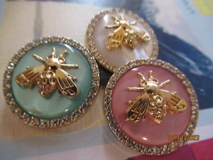 GUCCI 3 BEE BUTTONS 25MM LARGE gold tone, mixed, CLEAR CRYSTALS THIS IS FOR 3 - Picture 1 of 9