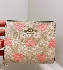 Cartera Coach Snap nueva con etiquetas en lona exclusiva con estampado de corazón CQ145 - Imagen 1 de 11