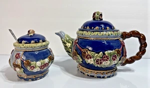 Juego de tetera y azucarero mayólica azul cobalto diseño 3D rosa y salvia cuchara plateada - Imagen 1 de 20