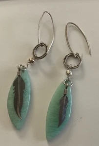 STERLING SILVER & CHALCEDONY FEATHER DANGLE EARRINGS - GREEN - EXCELLENT COND - Picture 1 of 6