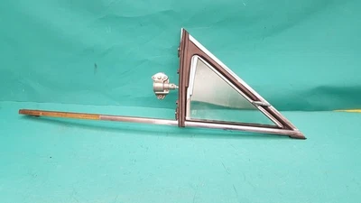 Mercedes-Benz W114 C114 Coupé Fenêtre Latérale Triangle Avant L Vert - Photo 1/4