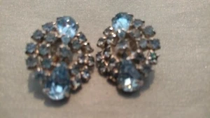 Vintage cluster Rhinestone clip on earrings - Picture 1 of 4